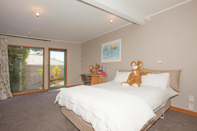 Open2view ID283076 Property for sale in Eastbourne, New Zealand