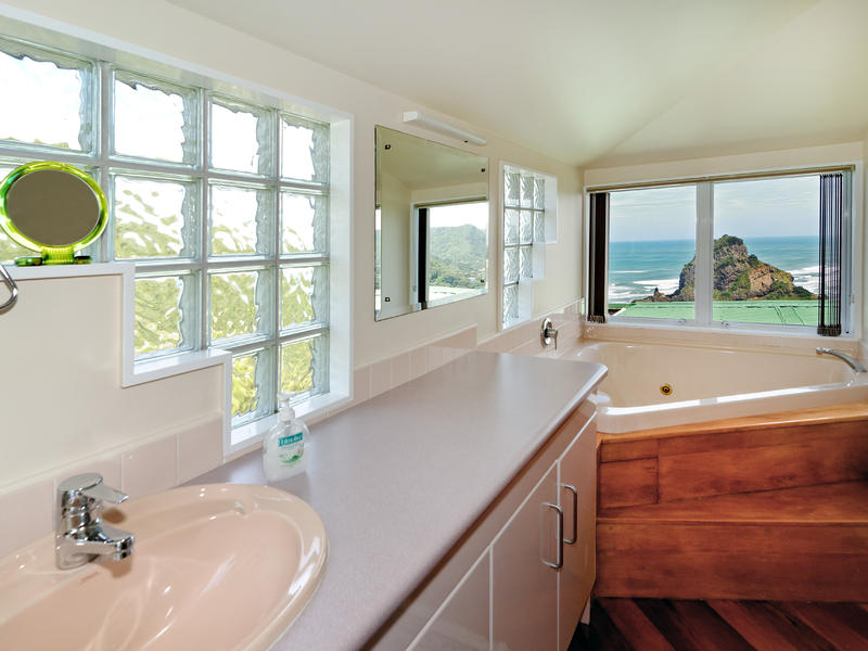 Open2view ID283902 Property for sale in Piha, New Zealand