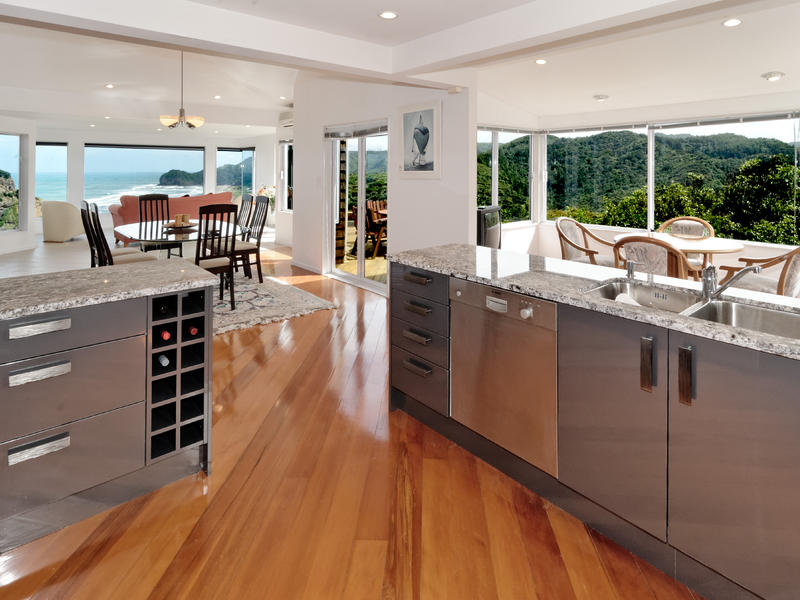 Open2view ID283902 Property for sale in Piha, New Zealand