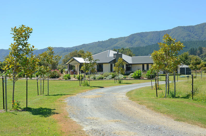 Open2view ID284946 Property for sale in Mangaroa Valley, New Zealand