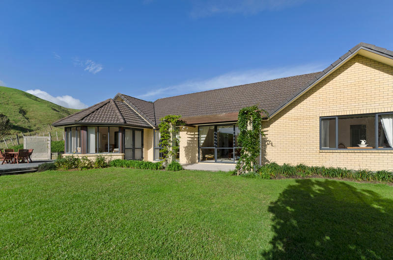 Open2view ID307559 Property for sale in Kawakawa Bay, New Zealand