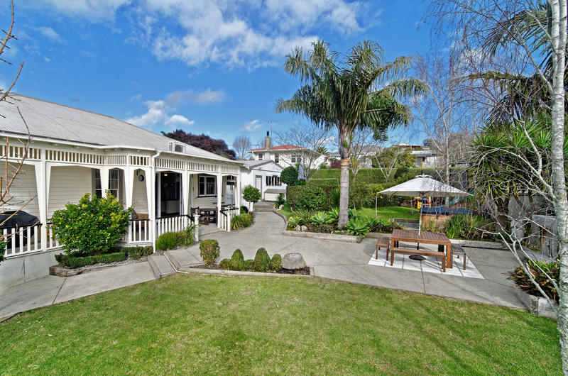 Open2view ID271328 Property for sale in Helensville, New Zealand